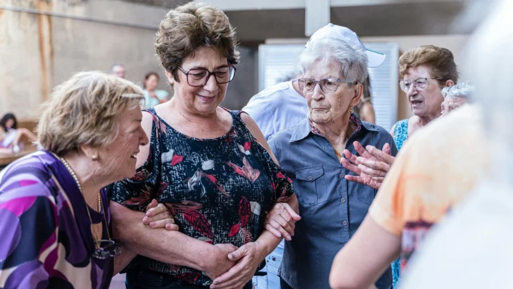 People who reach their 60s without close friendships aren’t socially flawed. They often spent decades being the dependable one for others, never learning how to seek help themselves. Over time, their image of self-reliance became so fixed that others stopped seeing them as someone who might need support