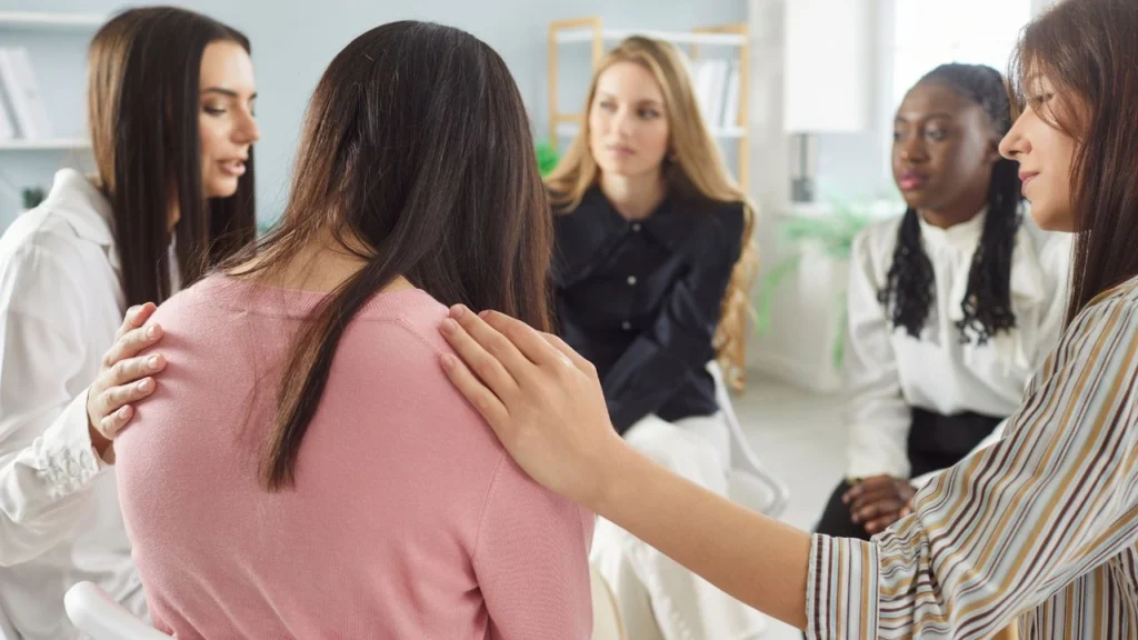 Psychology indicates that kind people are not always surrounded by close friendships. They often become supportive, patient, and available for others, creating a sense of comfort, but their own depth is rarely recognized or truly understood