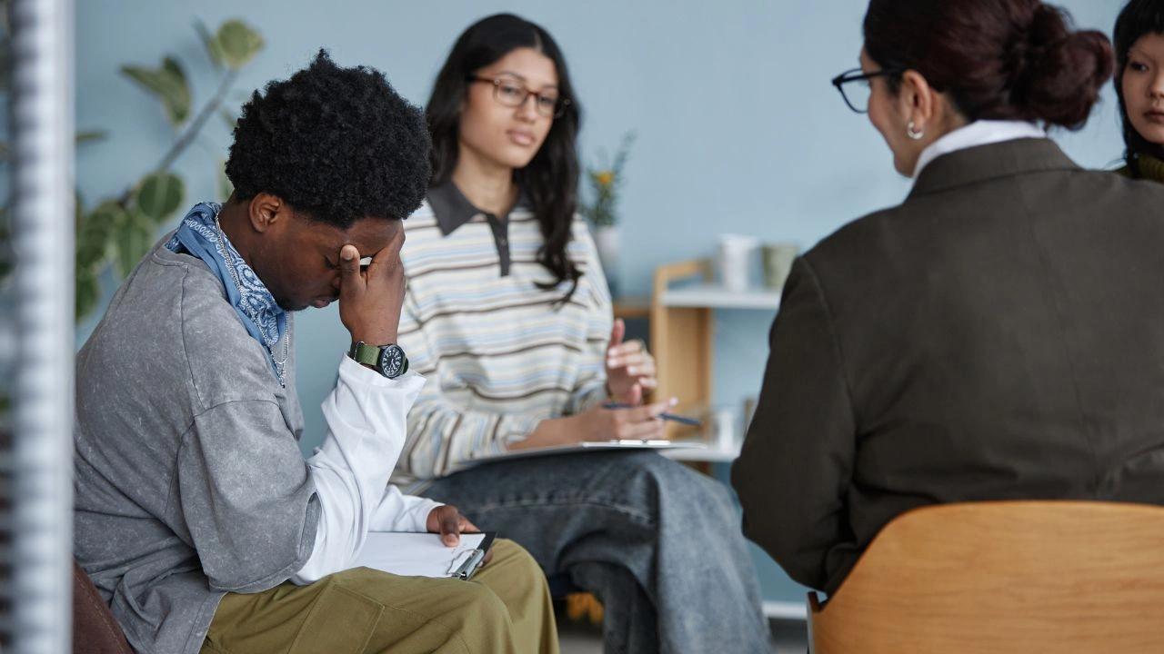 Psychology says leaving without a single word is not a lack of communication at all, but often the most direct message someone can send, expressing boundaries, disappointment, or finality more clearly than any explanation or conversation ever could