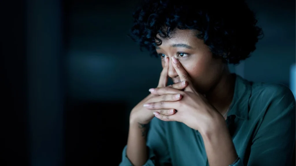 Psychology says people who appear to overthink aren’t making life complicated; they’re constantly scanning their surroundings because early experiences taught them that missing small cues could lead to serious consequences, and no one ever showed them how to turn that off