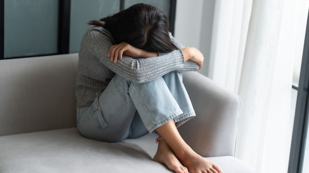 The Silent Cognitive Crisis No One Sees Coming — How Feeling Lonely in Later Life Can Gradually Reshape Memory, Thinking, and Mental Clarity Across the World