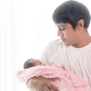 I Love My Newborn, But I Don’t Feel Connected — The Honest Truth About Becoming a Parent When the Bond Doesn’t Come Naturally
