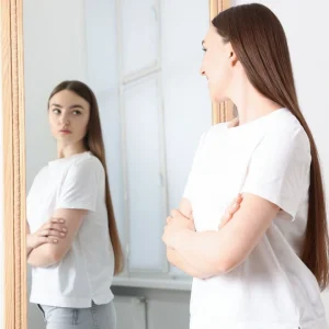 Psychology says many likable individuals feel lonely because their strength lies in adapting to others, not expressing themselves fully, and this ability to read and fit into any room can limit opportunities for others to truly understand who they are