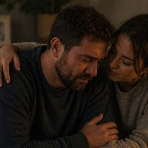 Psychology says the deepest sign a man loves you unconditionally isn’t just what he does for you — it’s the moment he stops performing strength, competence, and emotional control around you, because when a man lets you see the version of himself he hides from everyone else, he’s giving you something most men never give anyone